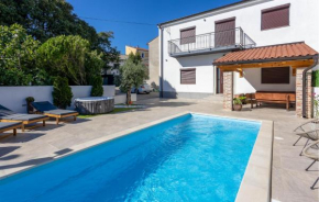 2 Bedroom Awesome Home In Novi Vinodolski
